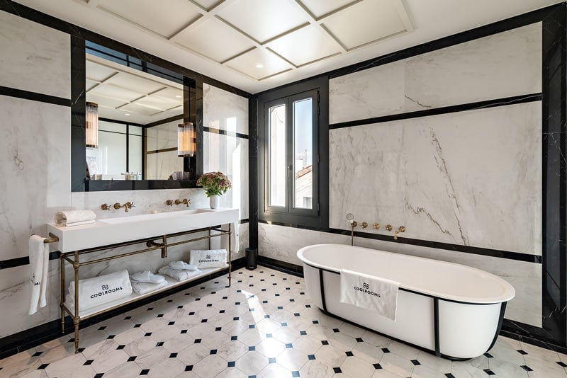 CoolRooms-Atocha-aseo-con-banera-Suite